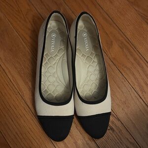 Vivaia Cream and Black cap toe Flats